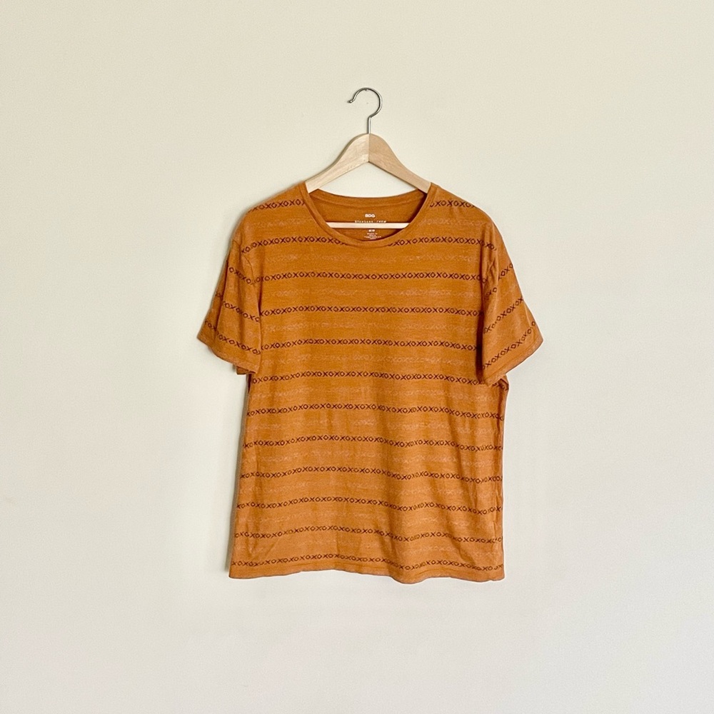UO BDG Standard Crew Neck Burnt Orange Patterned T Shirt Men’s size Medium
